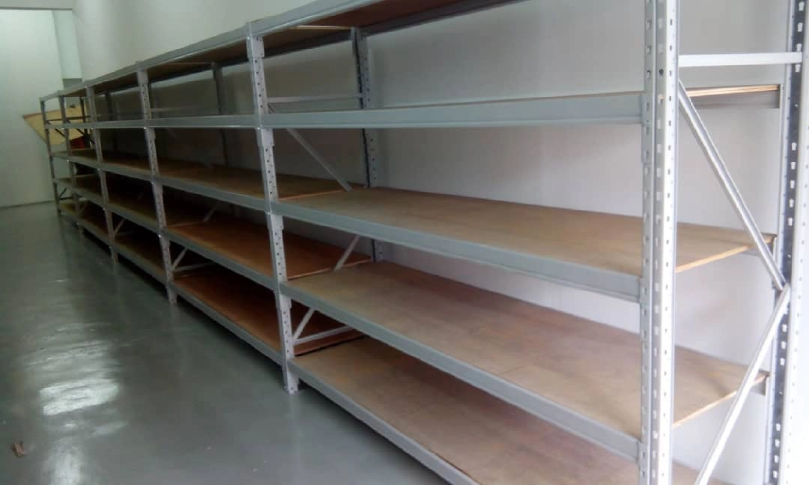 Pembekal Perabot Pejabat Besi Yang Dipercayai di Johor Bahru (JB), Malaysia | Kabinet, Meja & Loker