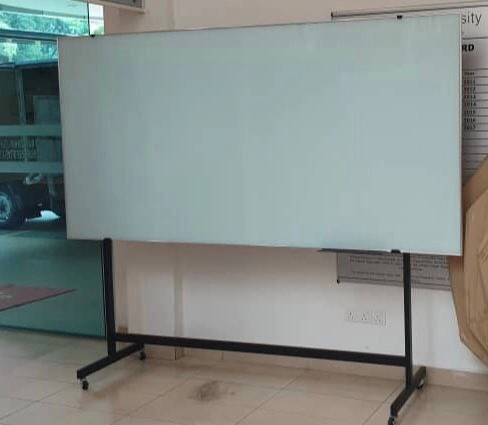 Glass Whiteboard vs. Magnetic Whiteboard: Which is Best for Your Office?